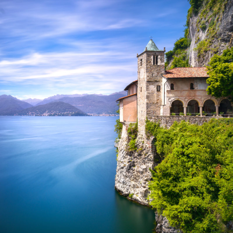 L’eremo di Santa Caterina del Sasso a Leggiuno (Va), sul lago Maggiore - San Carlo