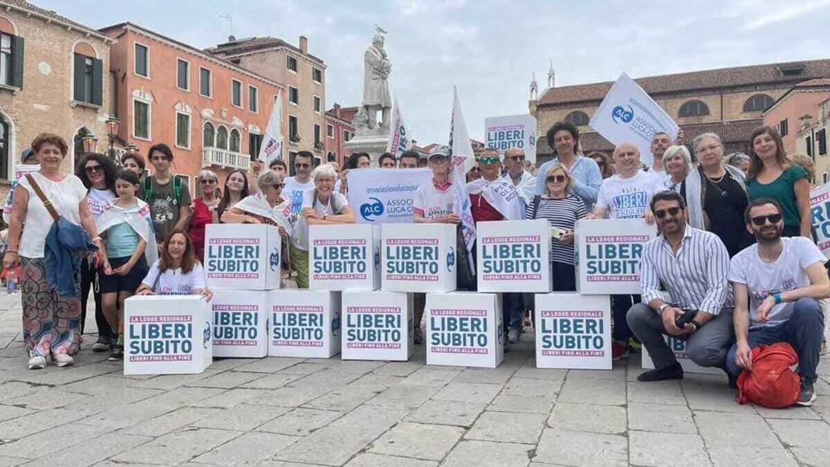 L'Associazione Luca Coscioni raccoglie firme per una legge sul suicidio assistito