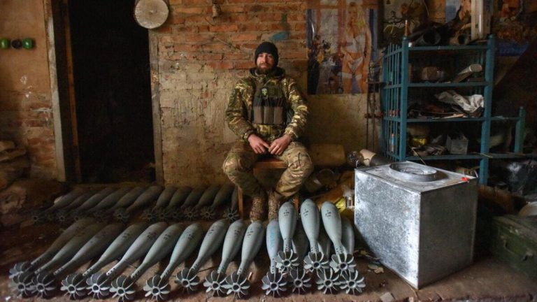 L’Ucraina continua a essere a corto di munizioni
