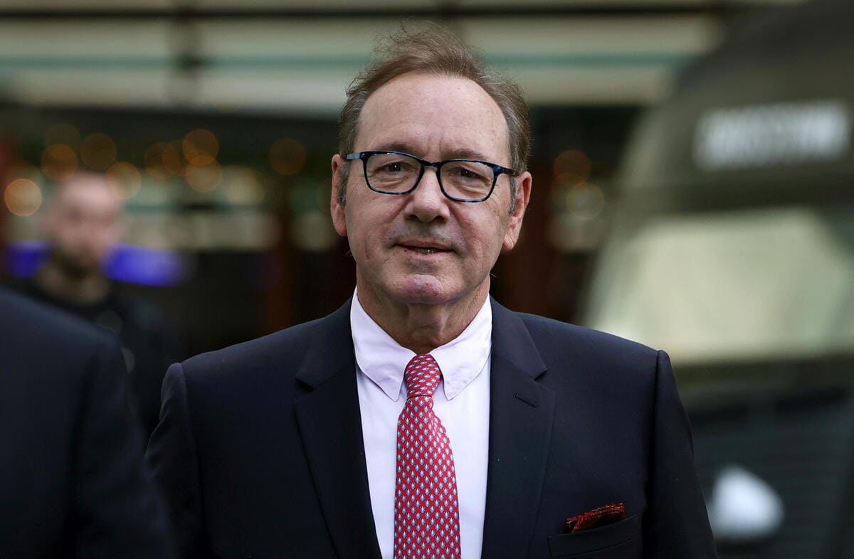 L'attore Kevin Spacey a Londra per il processo per molestie sessuali a suo carico, 26 luglio 2023 (Ansa)