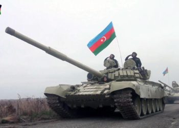 Carri armati dell'Azerbaigian in azione contro l'Armenia durante la guerra del 2020