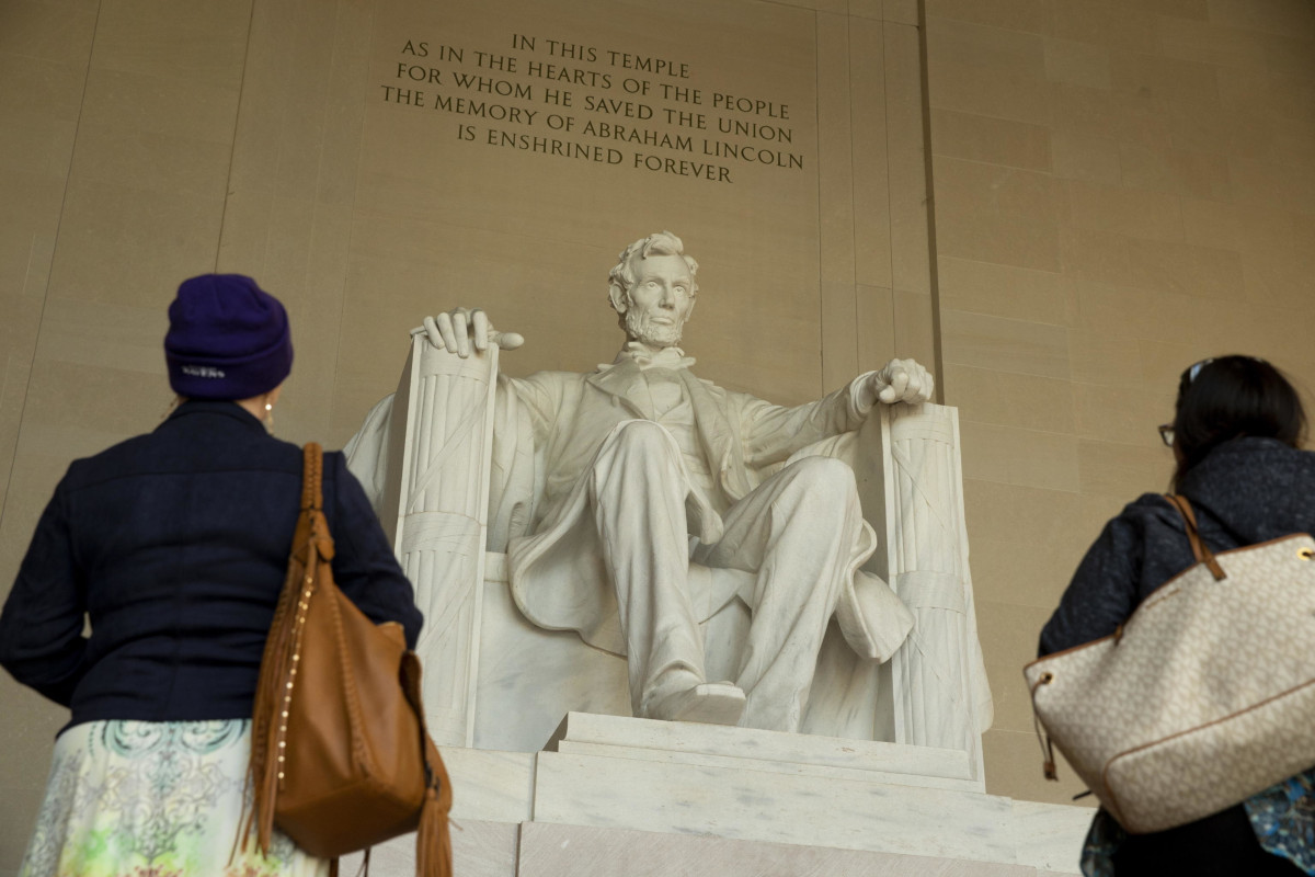 Il monumento ad Abraham Lincoln esposto nel Lincoln Memorial del National Mall a Washington