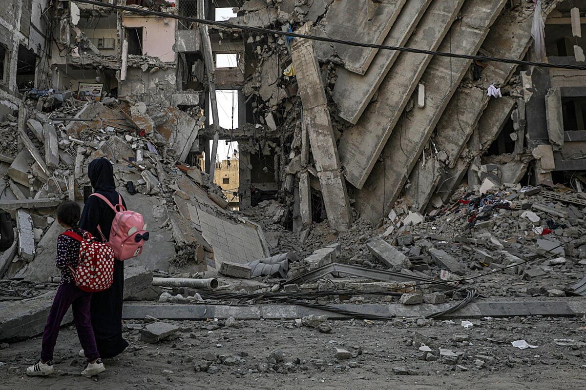 Palazzi distrutti dai bombardamenti israeliani a Gaza