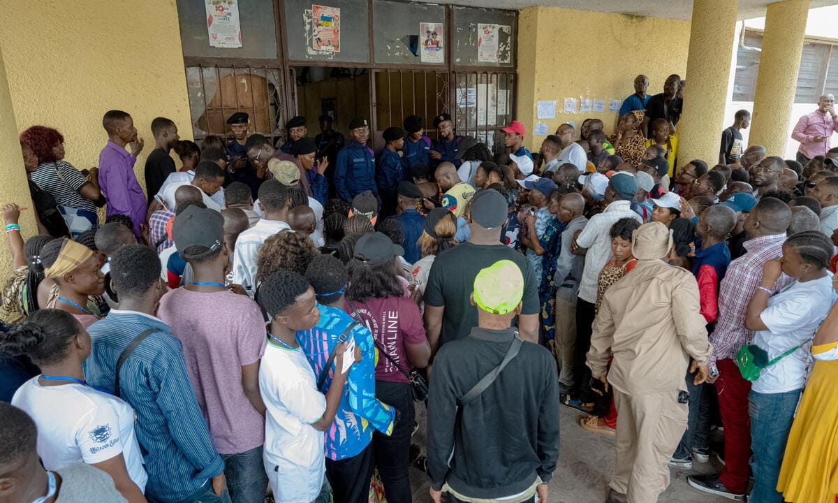 Code e confusione all'apertura dei seggi in Congo