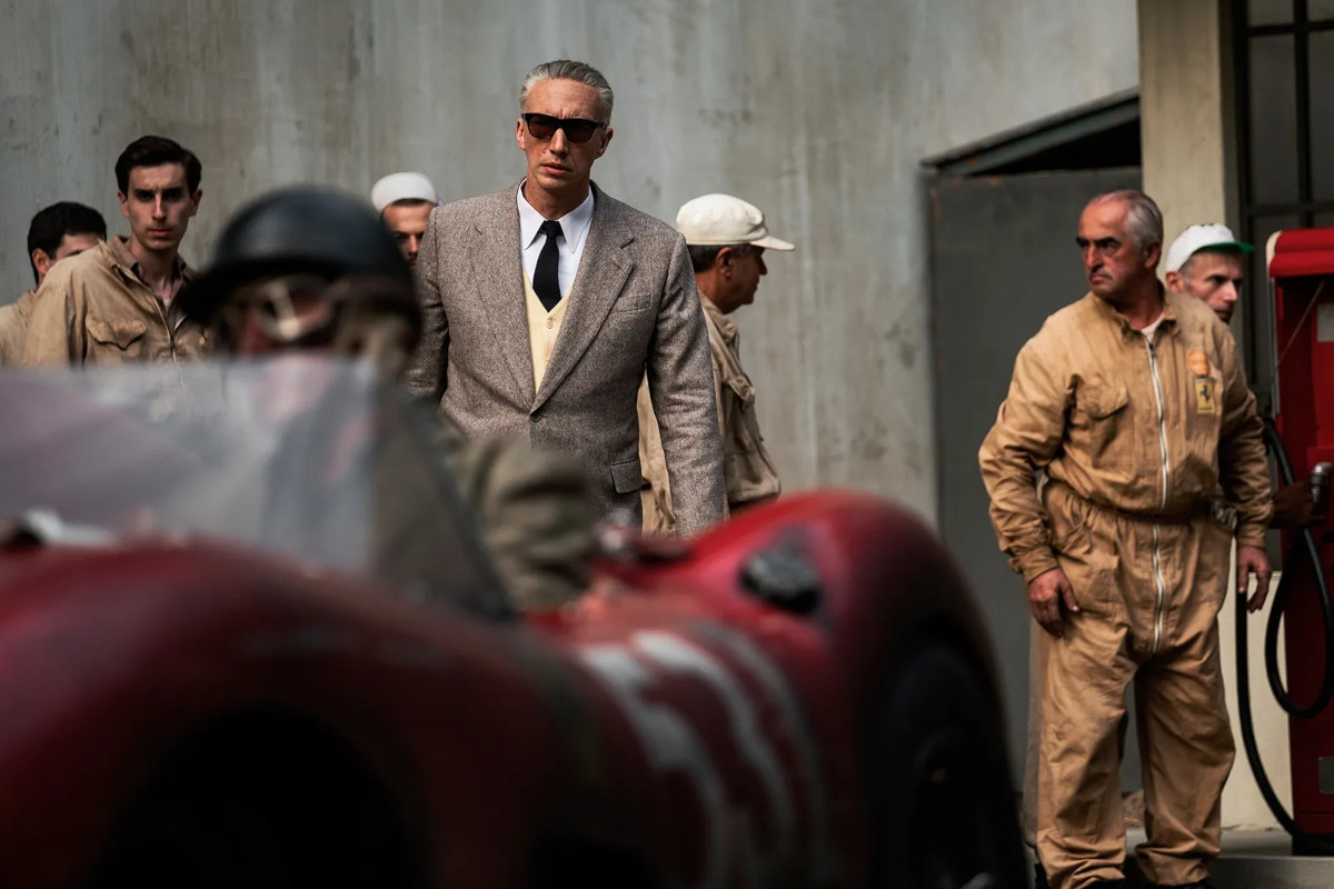 Fotogramma del film “Ferrari” di Michael Mann
