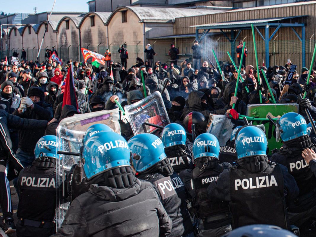 Scontri tra polizia e centri sociali contrari alla presenza di Israele alla fiera degli orafi di Vicenza, 20 gennaio 2024