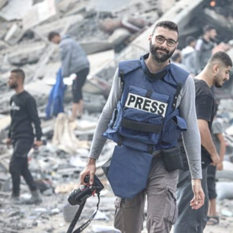Chi è Motaz Azaiza, il “testimone” perfetto per la propaganda anti-israeliana