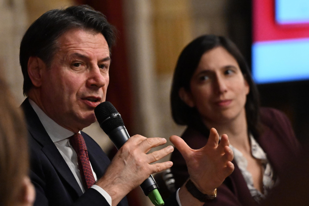 Il presidente del M5s Giuseppe Conte con la segretaria del Pd Elly Schlein