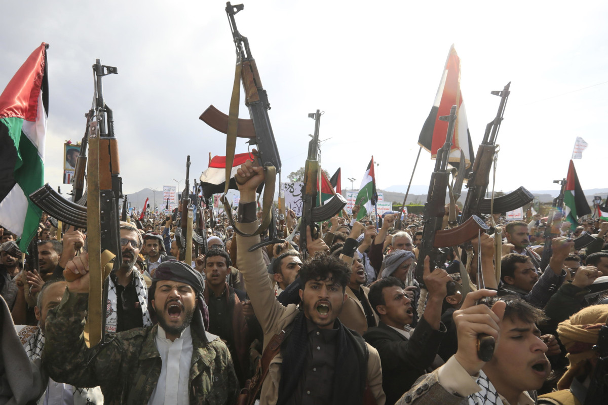Manifestazione per la Palestina e contro Israele e Stati Uniti a Sana’a, la capitale dello Yemen controllata dai cosiddetti ribelli Houthi, 8 marzo 2024