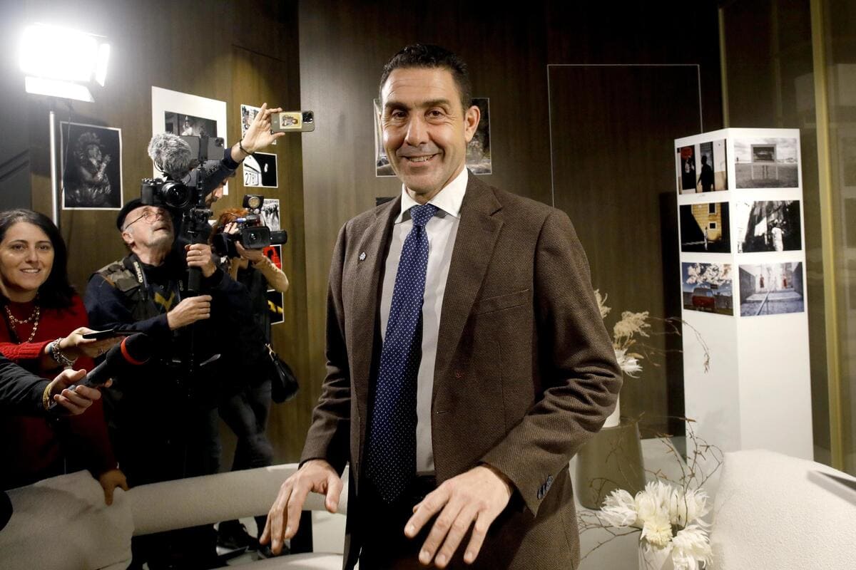 Il generale Roberto Vannacci a Milano per la presentazione del suo libro, 1 marzo 2024 (Ansa)