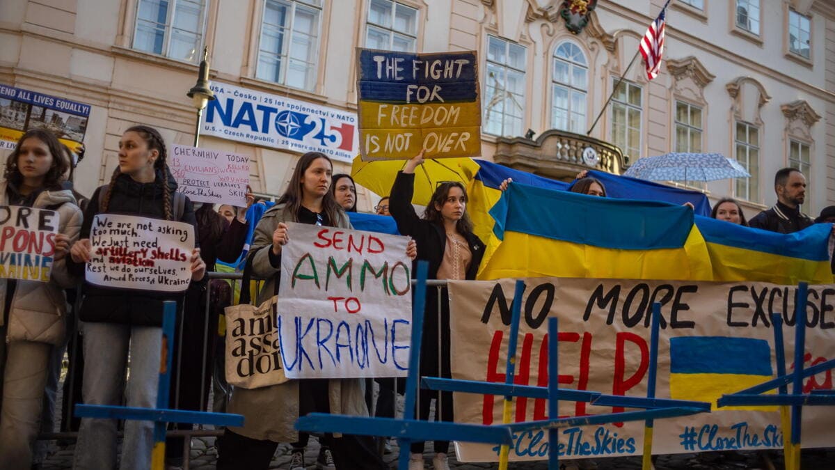 Manifestazione in Ucraina per invocare l'intervento della Nato