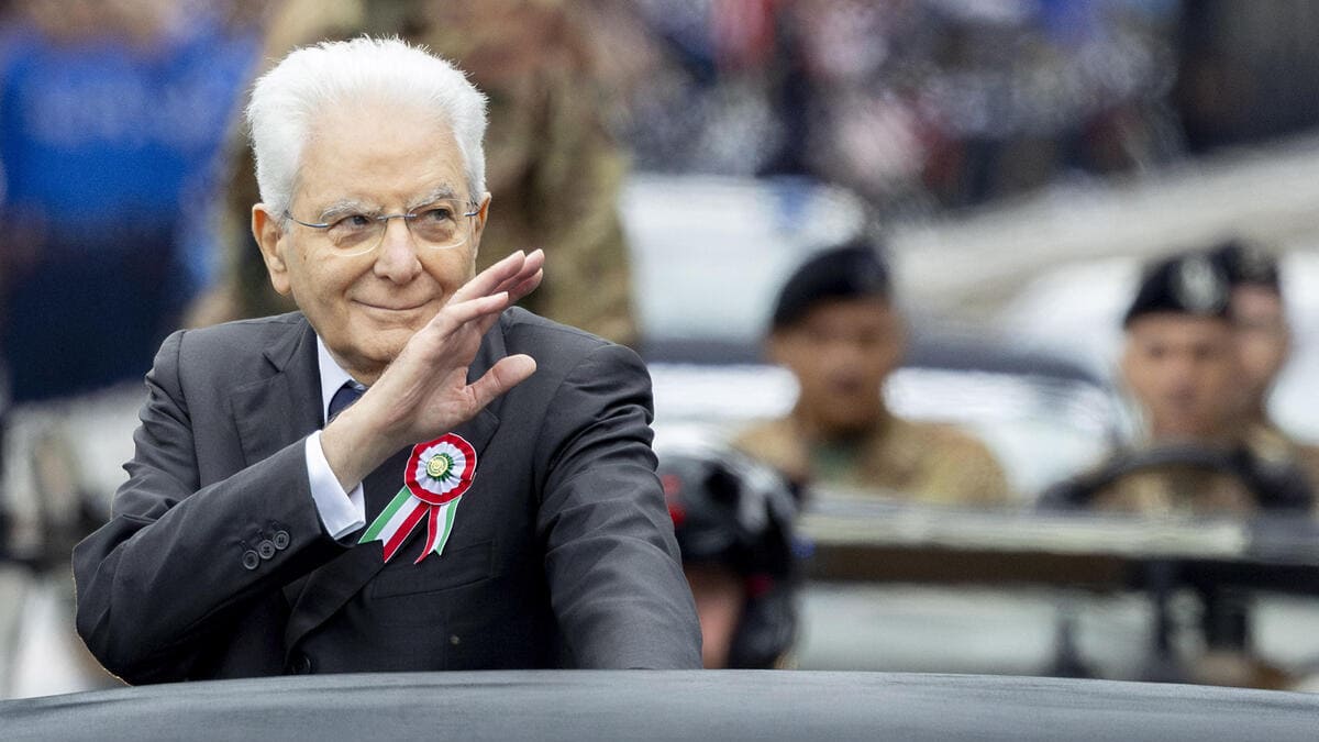 Sergio Mattarella durante la parata del 2 giugno