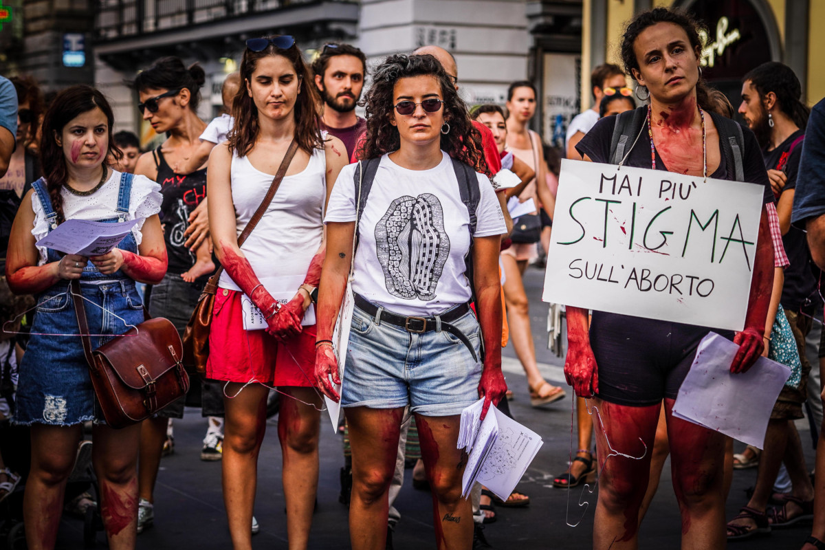 Manifestazione pro aborto a Napoli