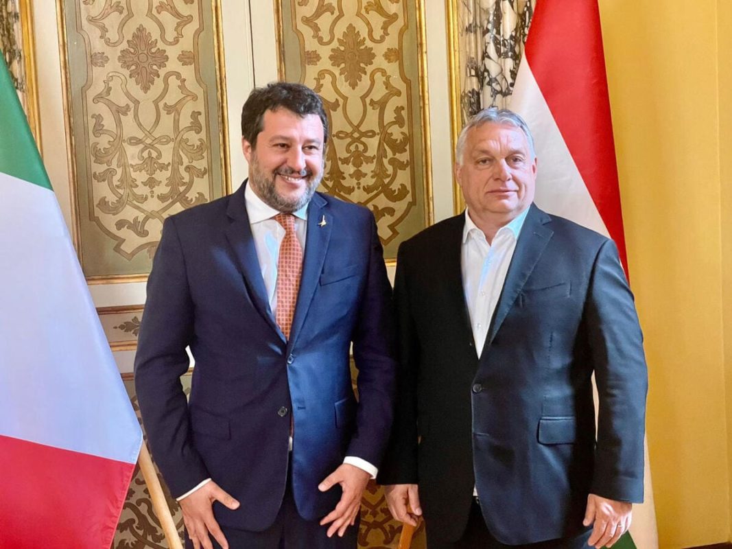 Il leader della Lega Matteo Salvini e il primo ministro ungherese Viktor Orban, Roma, 21 aprile 2022 (ansa)