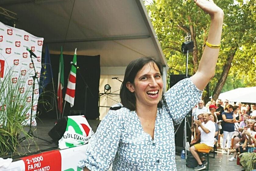 Elly Schlein alla Festa della Valverde del Partito democratico: «Raccogliamo firme per dire no alla privatizzazione del sistema pubblico» (Ansa)