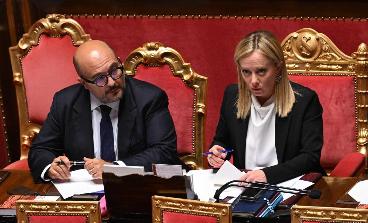 L'ex ministro della Cultura Gennaro Sangiuliano e la presidente del Consiglio Giorgia Meloni (Ansa)