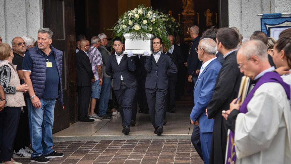 I funerali di Fabio, Daniela e Lorenzo, le tre vittime della strage di Paderno Dugnano (Mi) 12 settembre 2024 (Ansa)