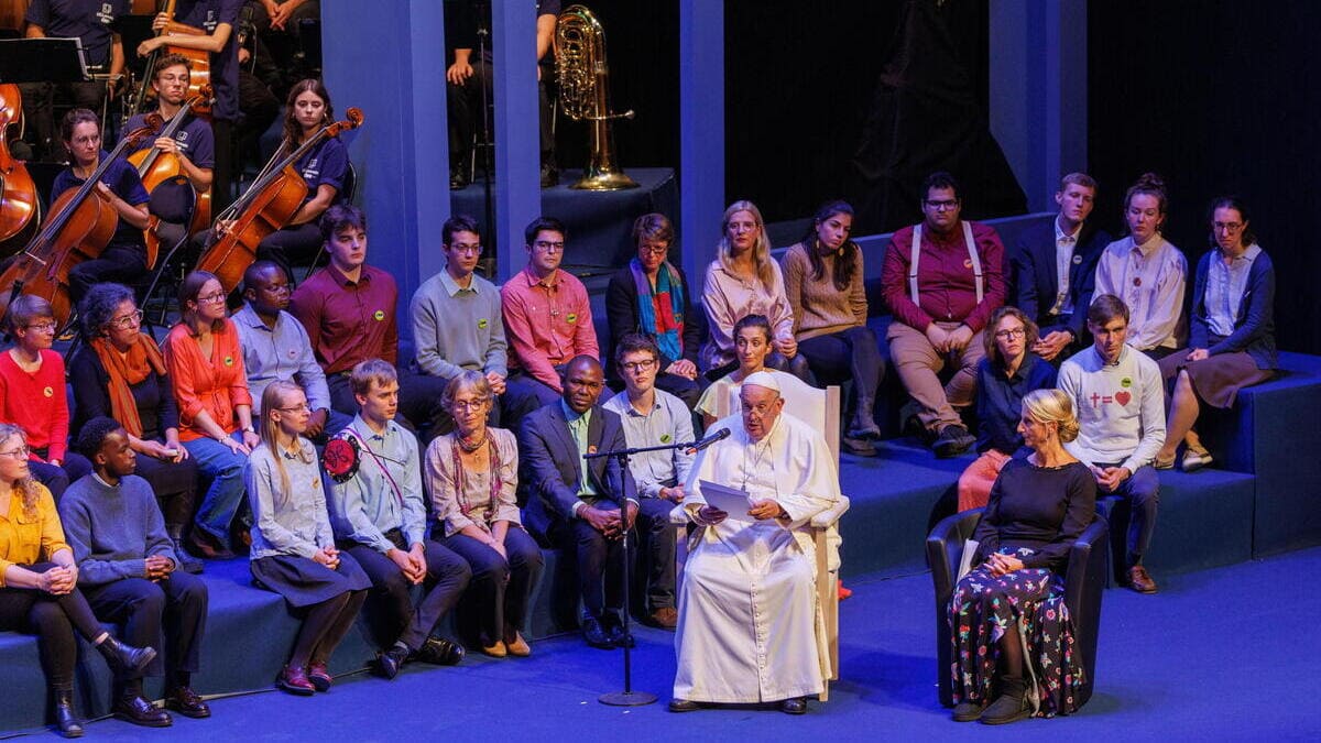 Papa Francesco incontra gli studenti dell'Università cattolica di Lovanio, Belgio, 29 settembre 2024 (Ansa)
