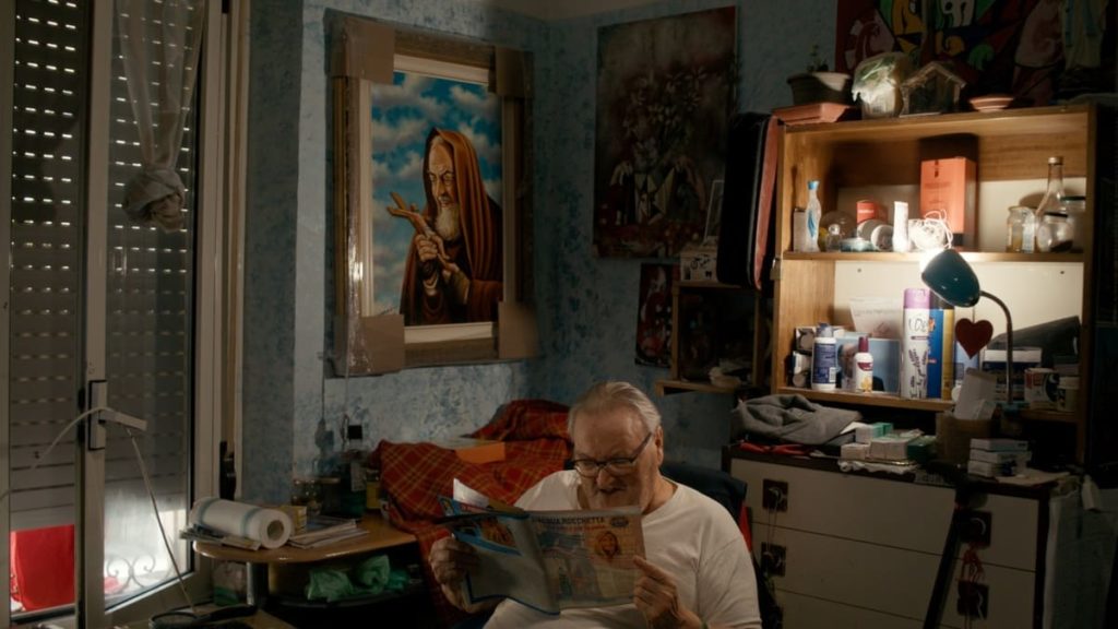 Frame dal film “Il pazzo di Dio, la strada di Don Oreste Benzi” di Kristian Gianfreda