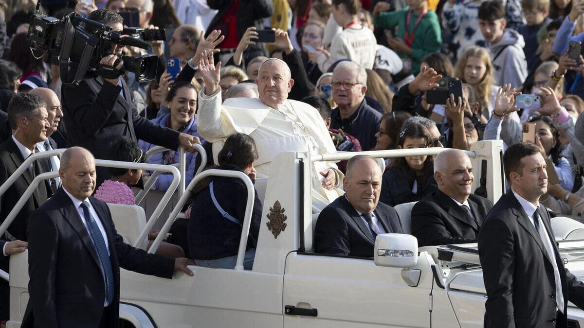 Papa Francesco, udienza a piazza San Pietro, Vaticano, 9 ottobre 2024 (Ansa)