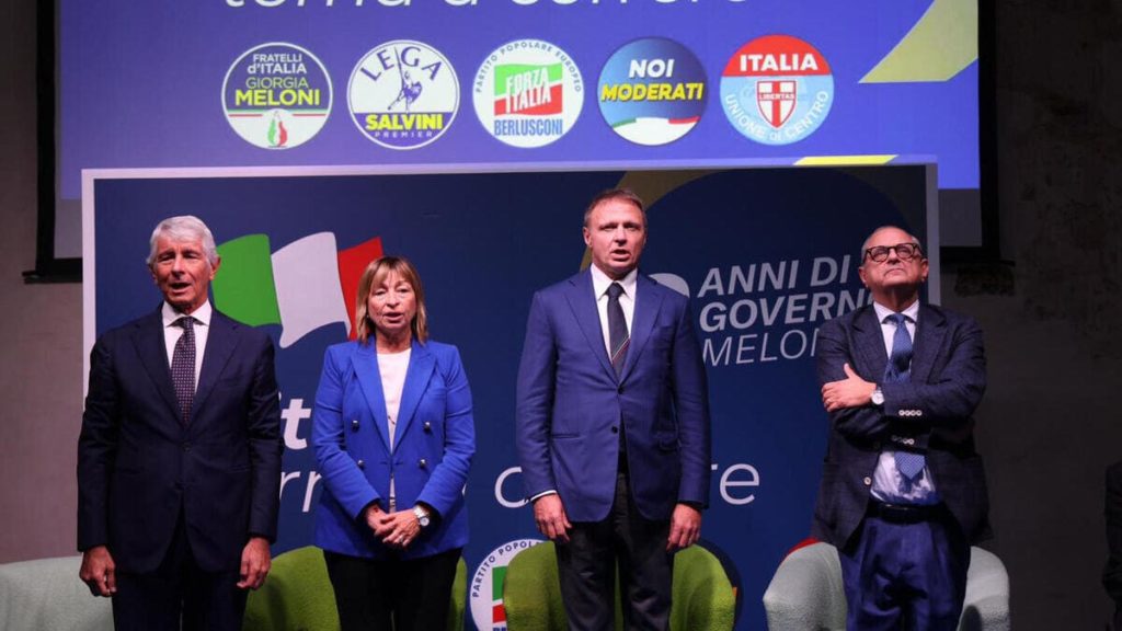 Al centro, La candidata alla presidenza della Regione Umbria, Donatella Tesei, 2 novembre 2024 (foto Ansa)