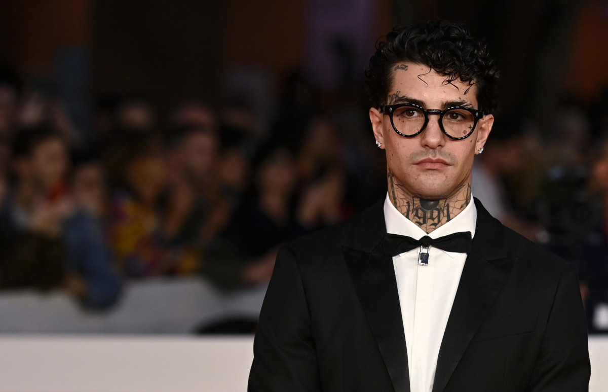 Il cantante trap Tony Effe alla Festa del cinema di Roma nell’ottobre scorso (foto Ansa)