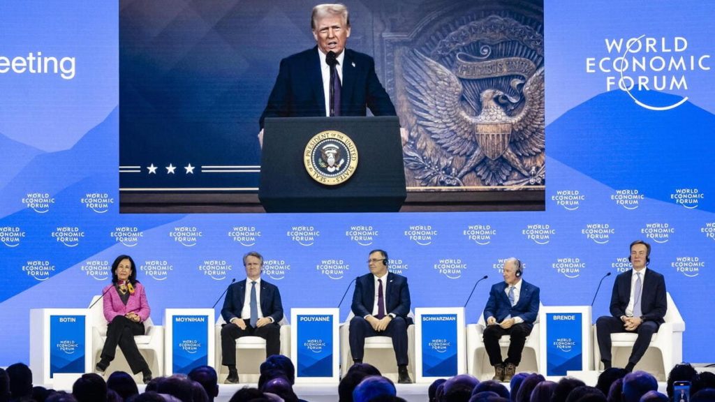 Donald Trump interviene a Davos