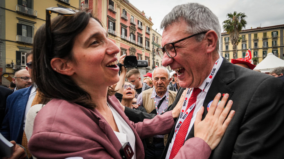 La leader del Pd Elly Schlein con il segretario della Cgil Maurizio Landini