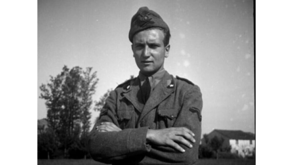 Un'immagine di Eugenio Corti al fronte