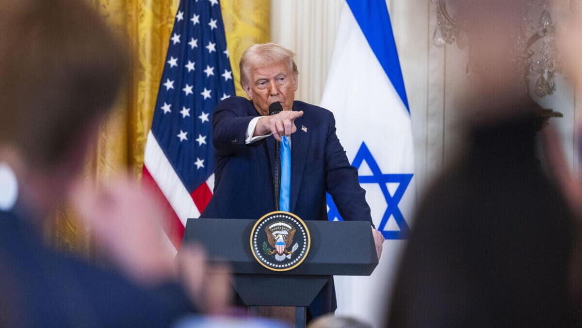 Donald Trump in conferenza stampa espone il suo piano per Gaza